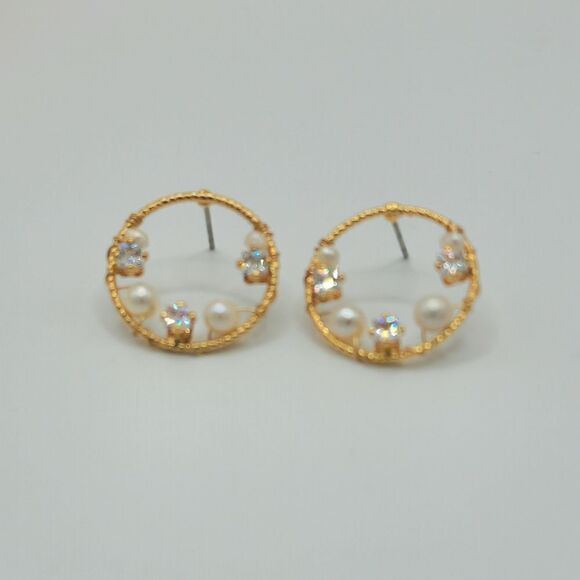 Dainty gold pearl and rhinestone hoop earrings - Picture 5 of 6